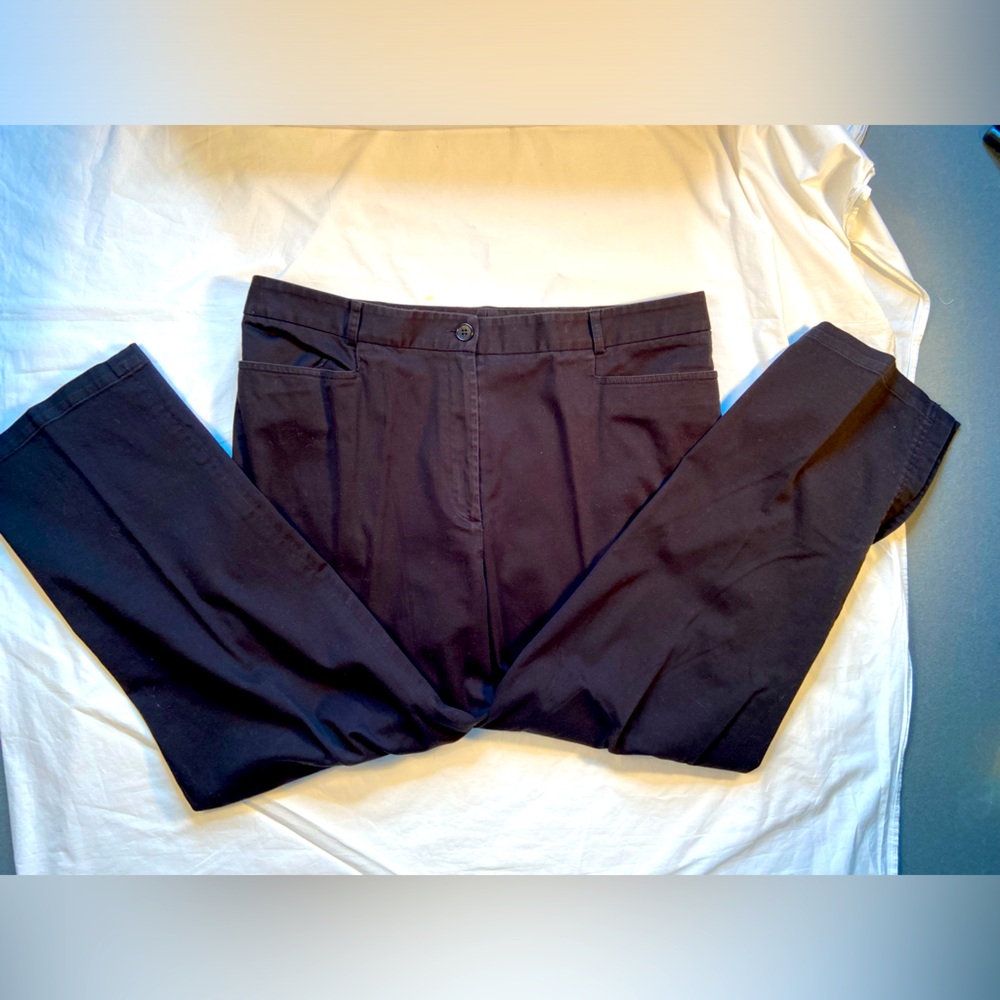 Saks Fifth Avenue‎ Real Clothes, Capri Black Cotton slacks, size 16